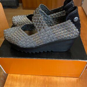 bernie mev. Lulia Bronze Pewter size 37 NWT